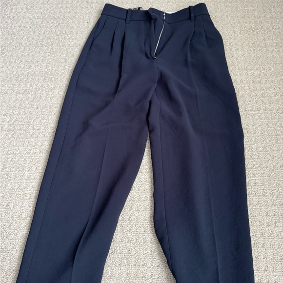 Aritzia Dark Night Navy Cropped effortless Pants size 2 nwt - Picture 4 of 6